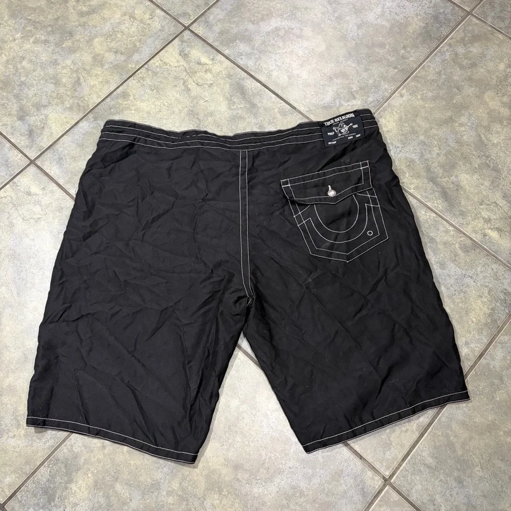 True Religion Men’s Board Shorts Swim Trunks Size 42 Black Swimwear Beach Y2K